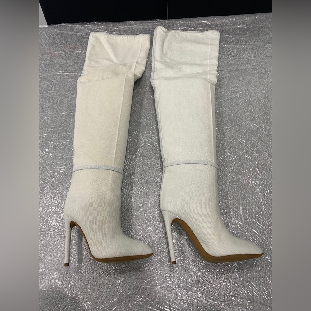 Season 4 yeezy boots KW3027.030
Bleached denim size 37